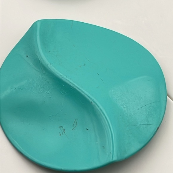 1980โs Circular Seafoam Blue Painted Metal Earrings (F120) - Picture 5 of 9